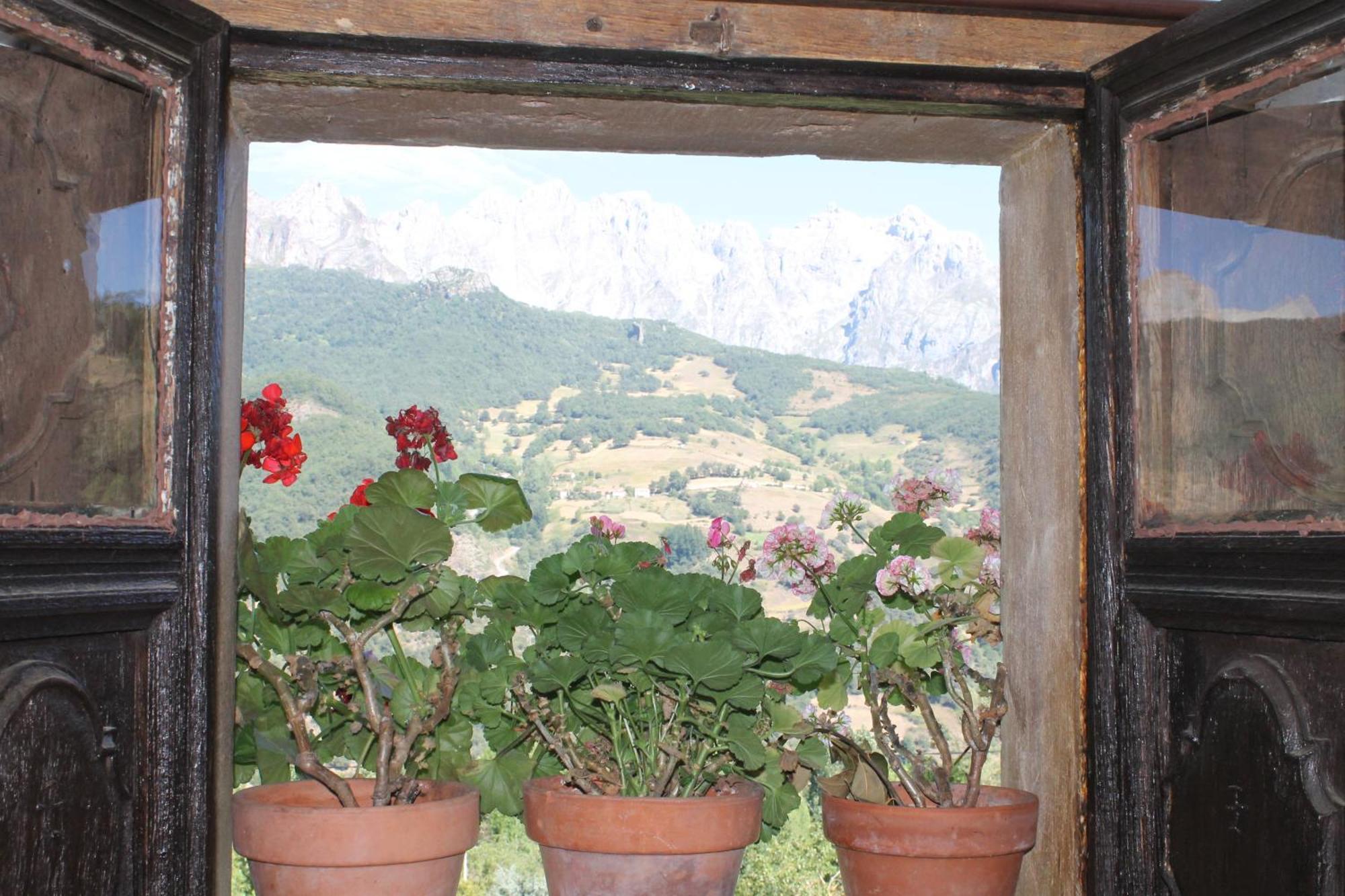 Casona De Trevino Guest House Cosgaya Exterior photo